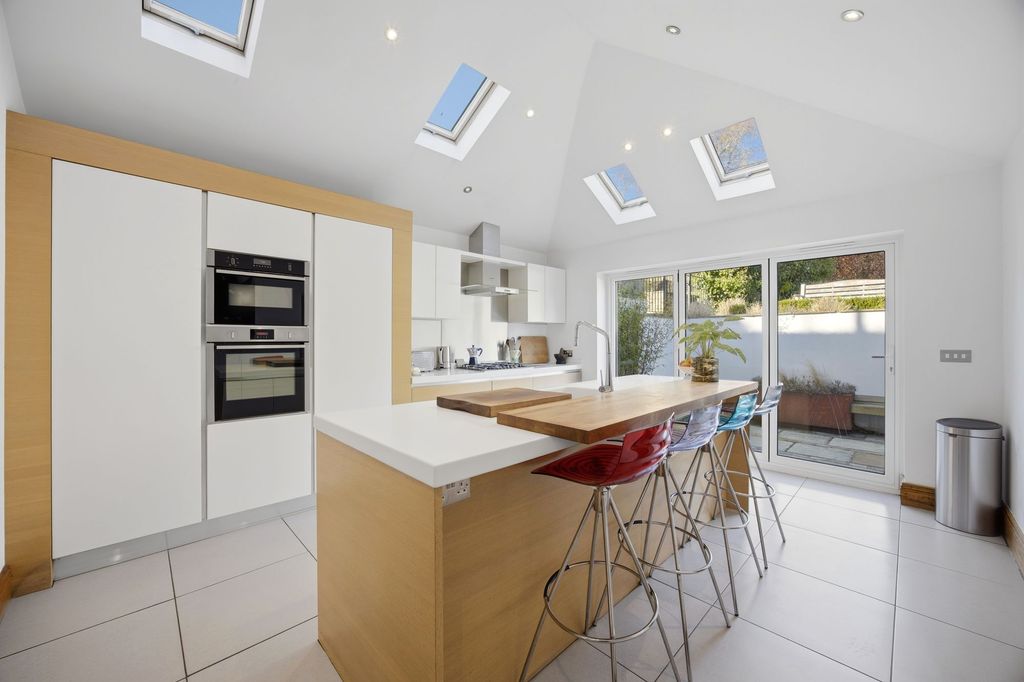 Property photo 1 of 64