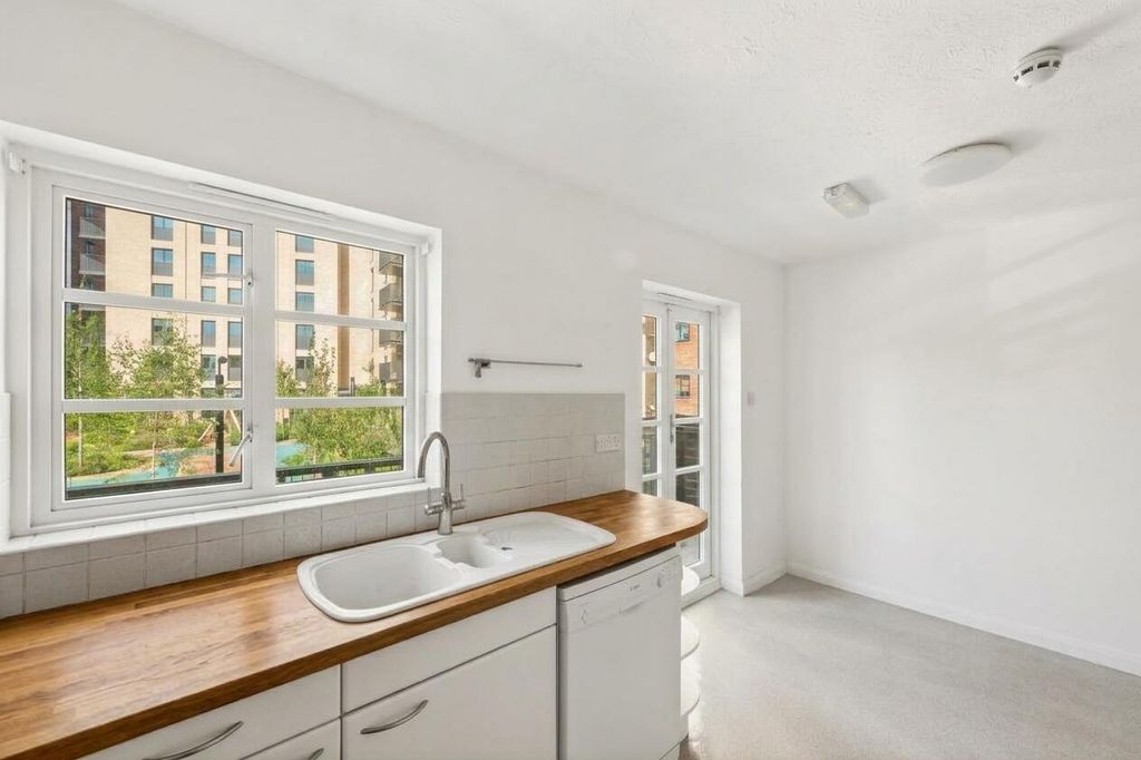 Property photo 1 of 8 Kitchen