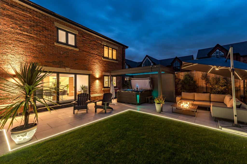 Property photo 2 of 35 Rear Garden
