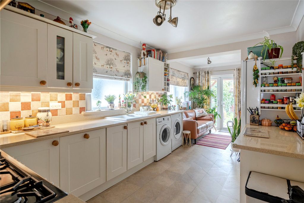 Property photo 2 of 31 Kitchen