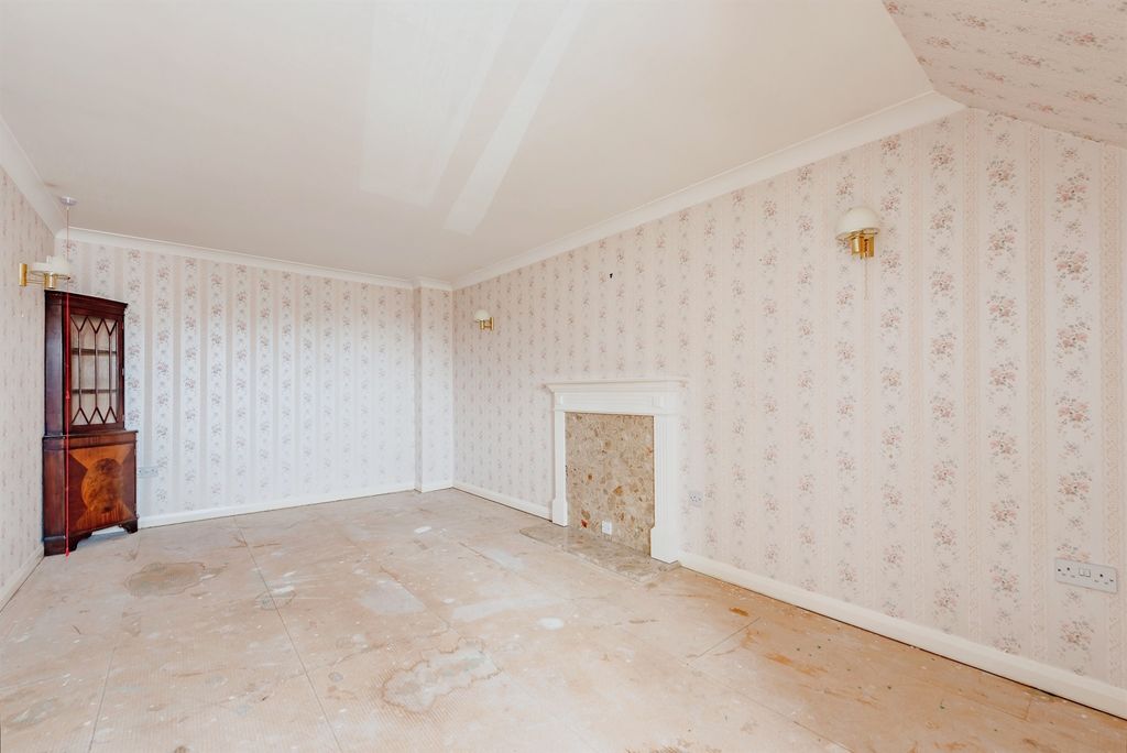 Additional image 5 of 1 bed flat for salePortland Road, East Grinstead RH19
