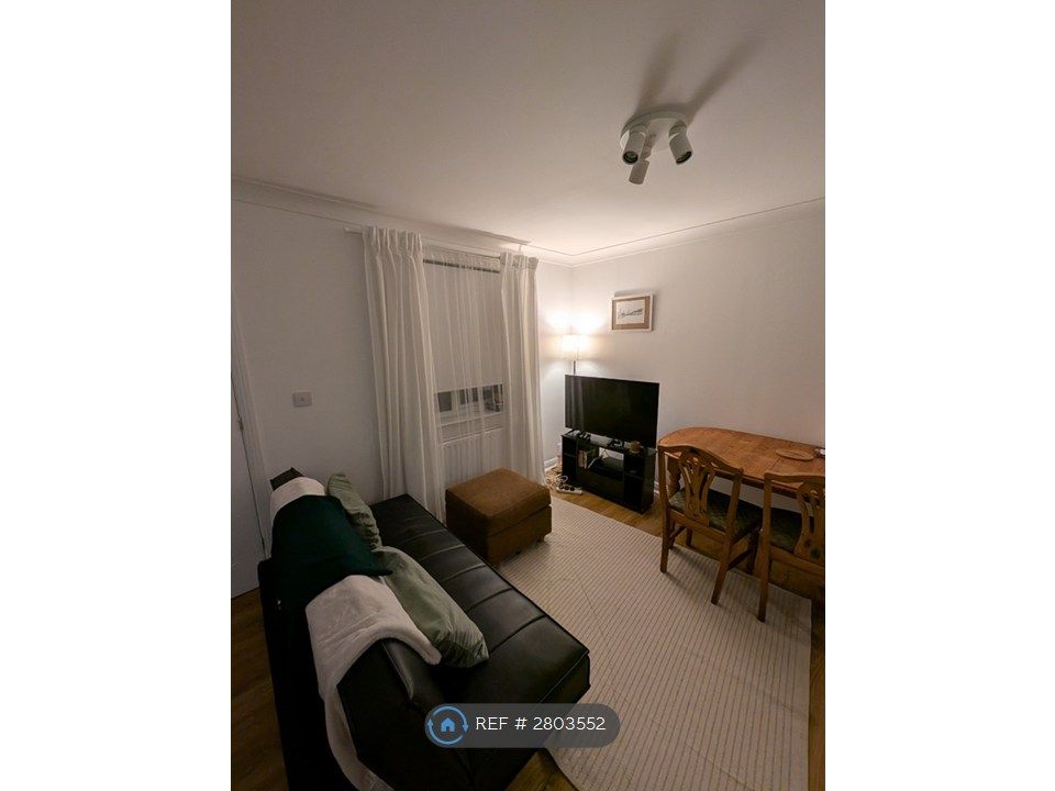 Property photo 1 of 10 Living Room