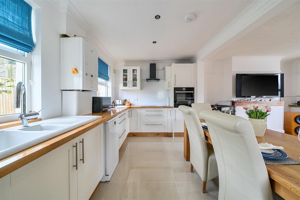 Property photo 2 of 24 1424565-11-69B40Fb15d9B7.Jpg