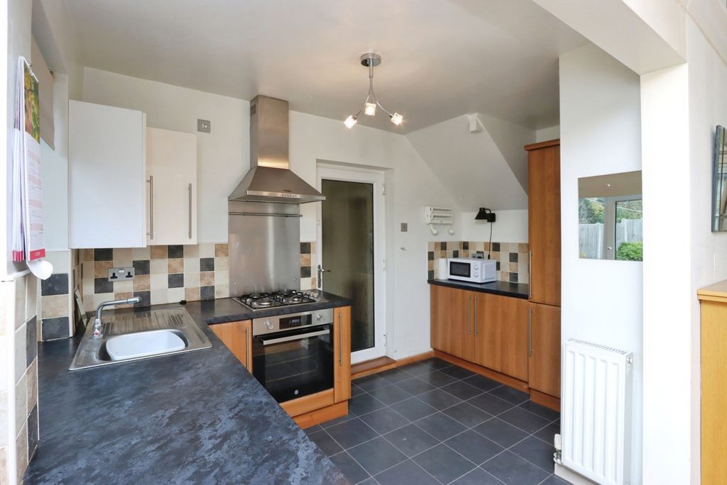 Property photo 3 of 17 Kitchen