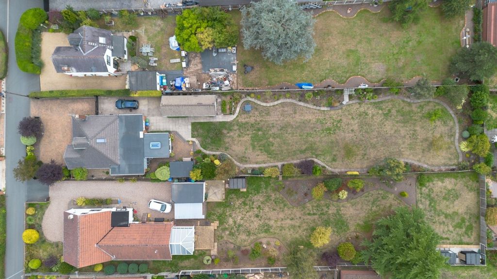 Property photo 2 of 25