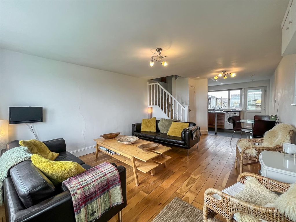 Property photo 2 of 28 Living Room