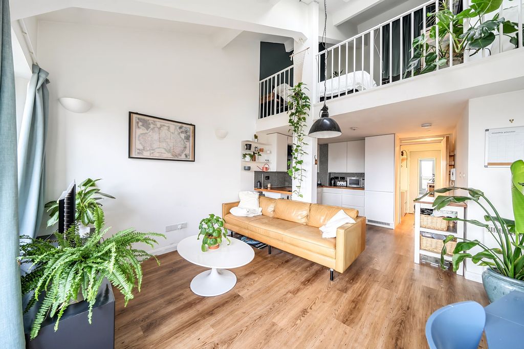 Property photo 3 of 20 Open Plan Mezzanine