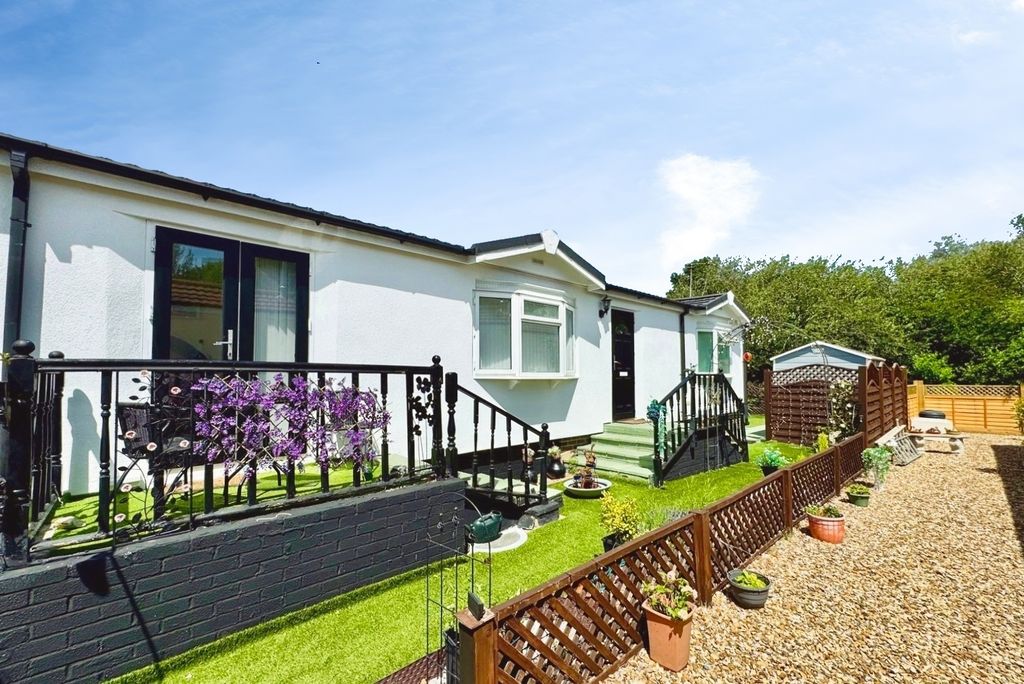 Property photo 1 of 11 Pbox-Img.Jpg