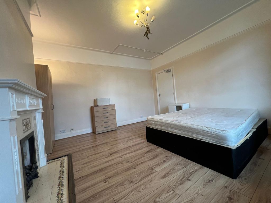Property photo 1 of 6 1 Bed Room To Rent Newquay Road, Catford Se6