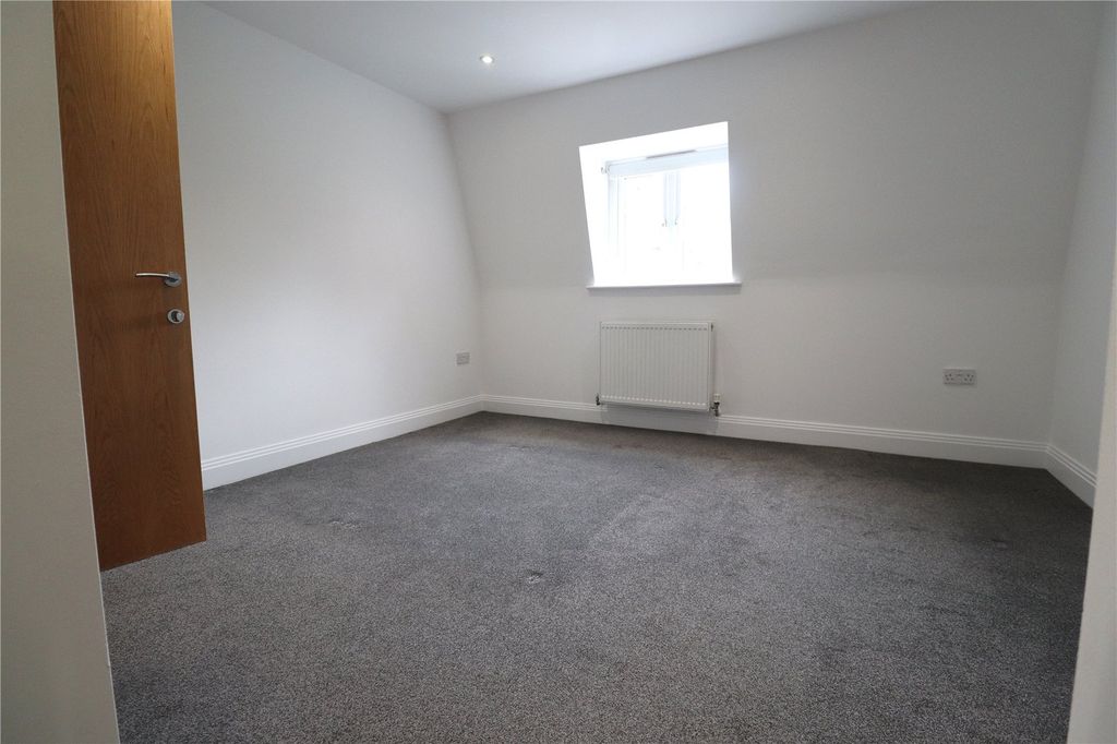 Property photo 3 of 9 Bedroom