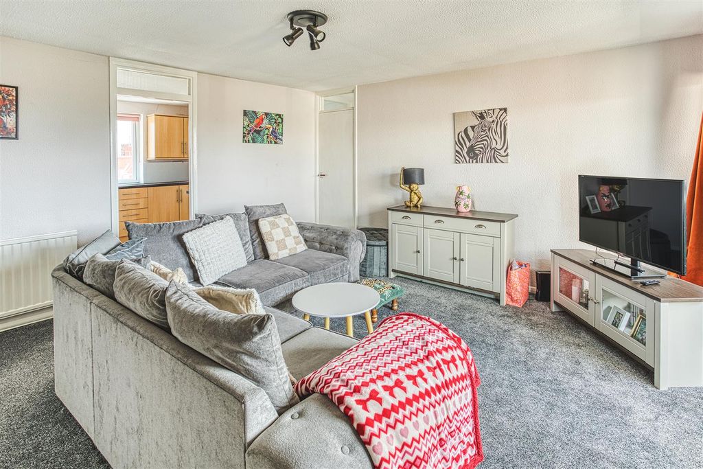 Property photo 3 of 12