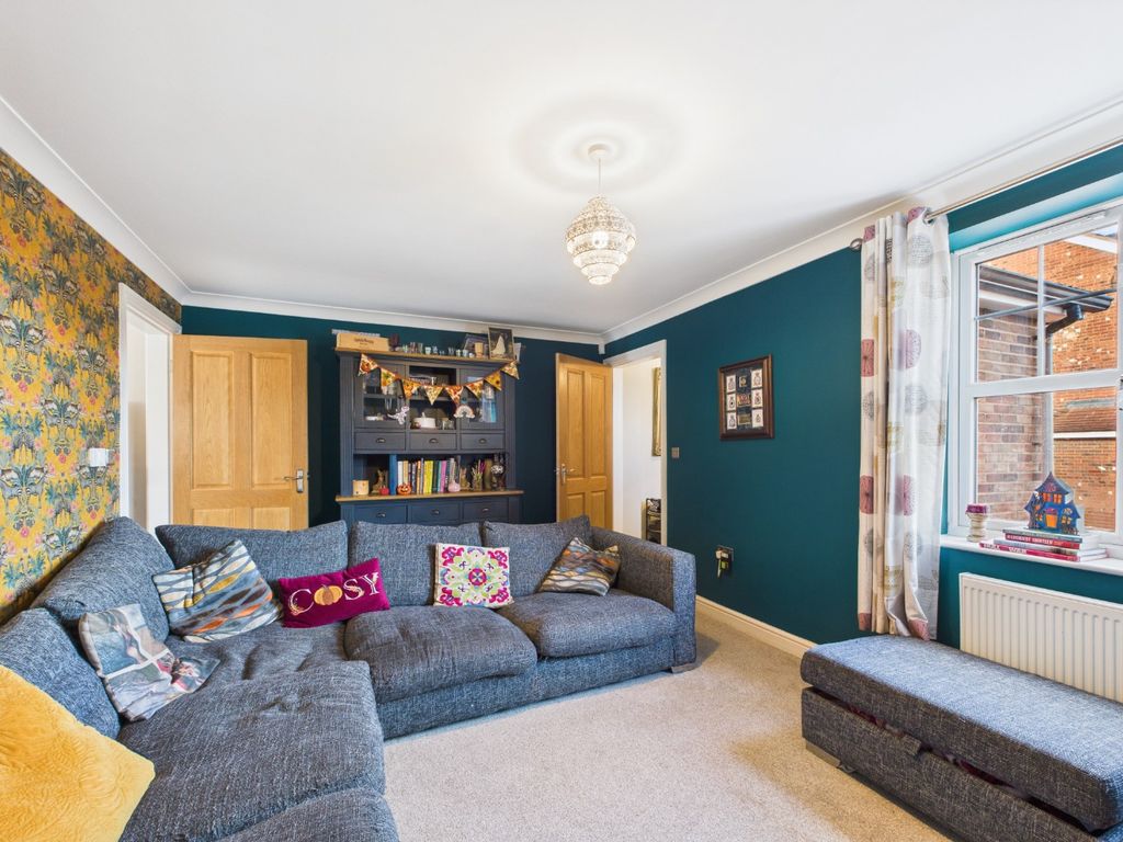 Property photo 2 of 19 4612243