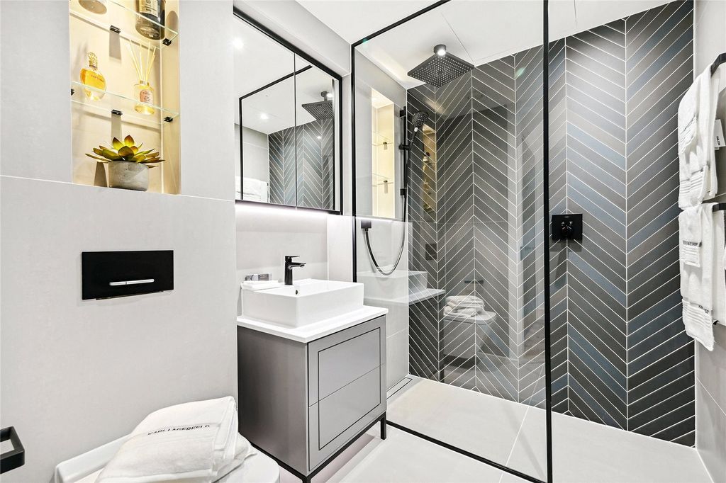 Property photo 3 of 17 Picture No. 11