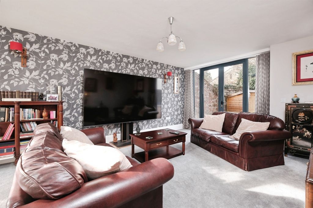 Property photo 2 of 23