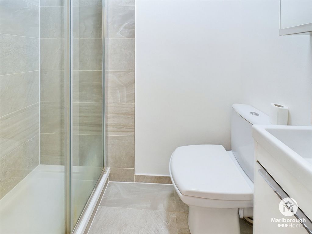 Property photo 3 of 19 En-Suite Shower