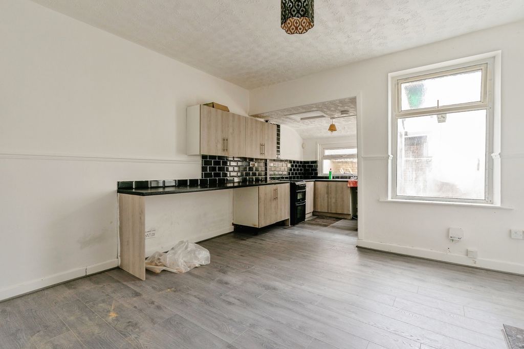 Property photo 3 of 16 Pbox-Img.Jpg
