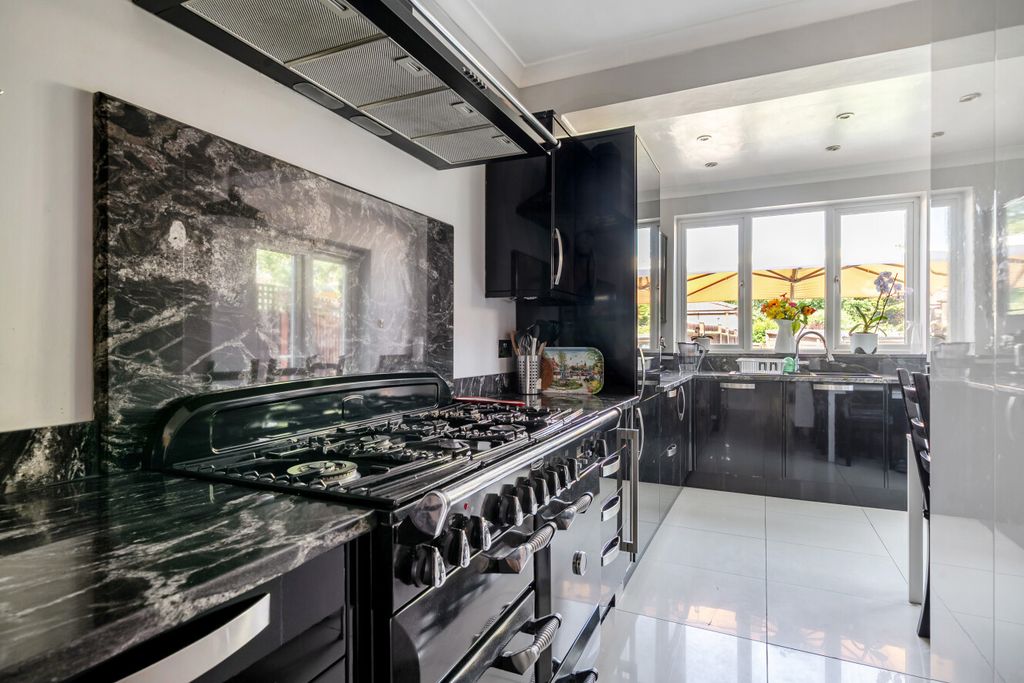 Property photo 3 of 23 1483353-8-6A3E4Ef...