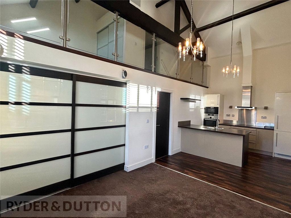 Property photo 3 of 15 Living Kitchen