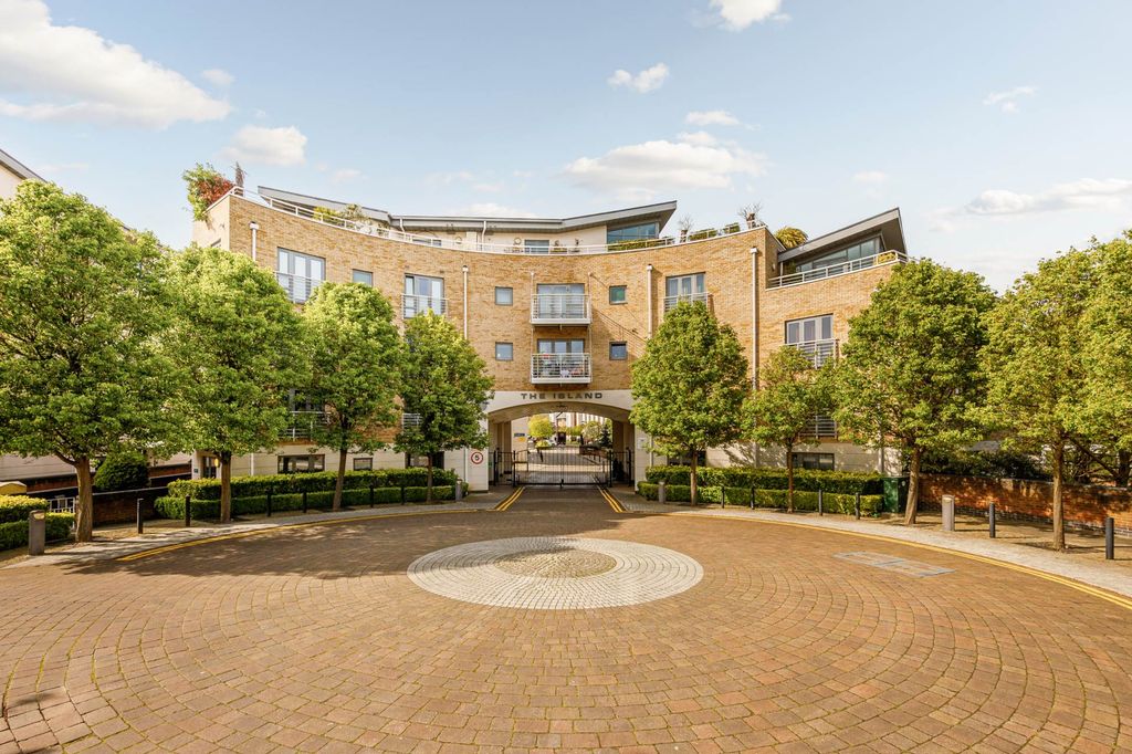 Property photo 2 of 14