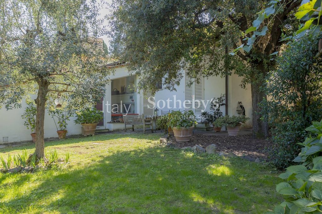 Property photo 2 of 32