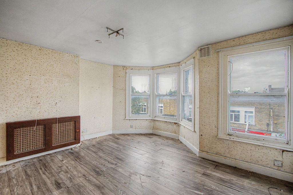 Property photo 2 of 10 Flat C, 1 Prince George Road, Hackney, London, N16 8DL