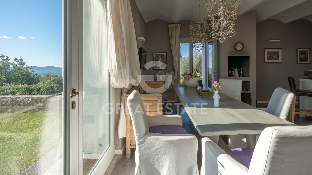 Property photo 2 of 50 Interiors