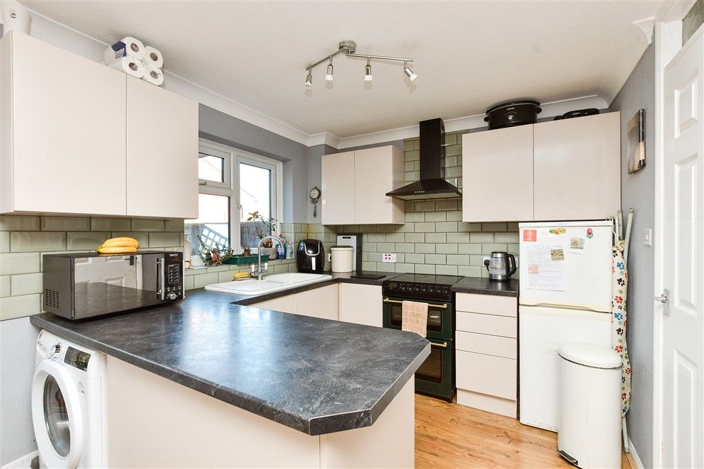 Property photo 2 of 10 Kitchen