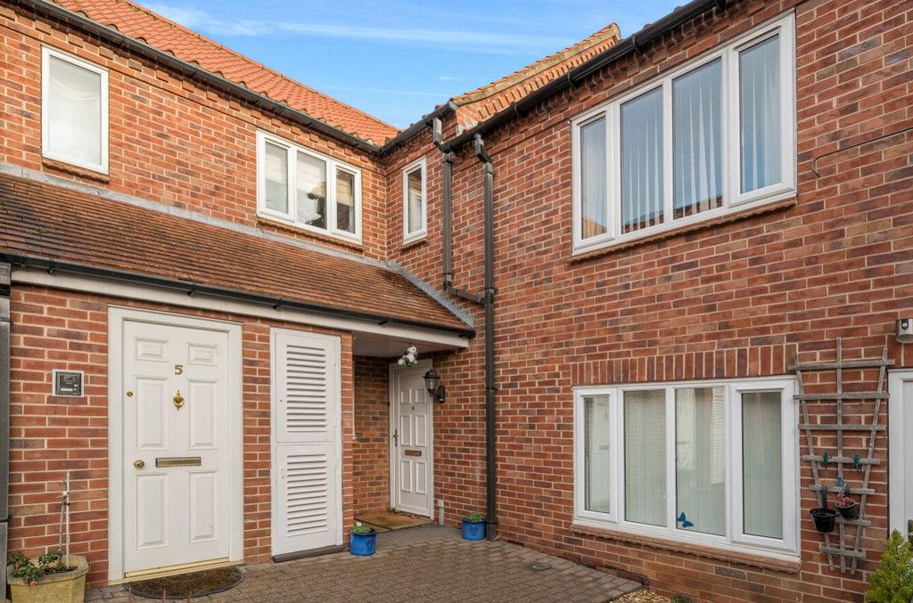 Property photo 1 of 10 1-695E575977Def-1395243-6-695E3c74c61E5-Arw-1