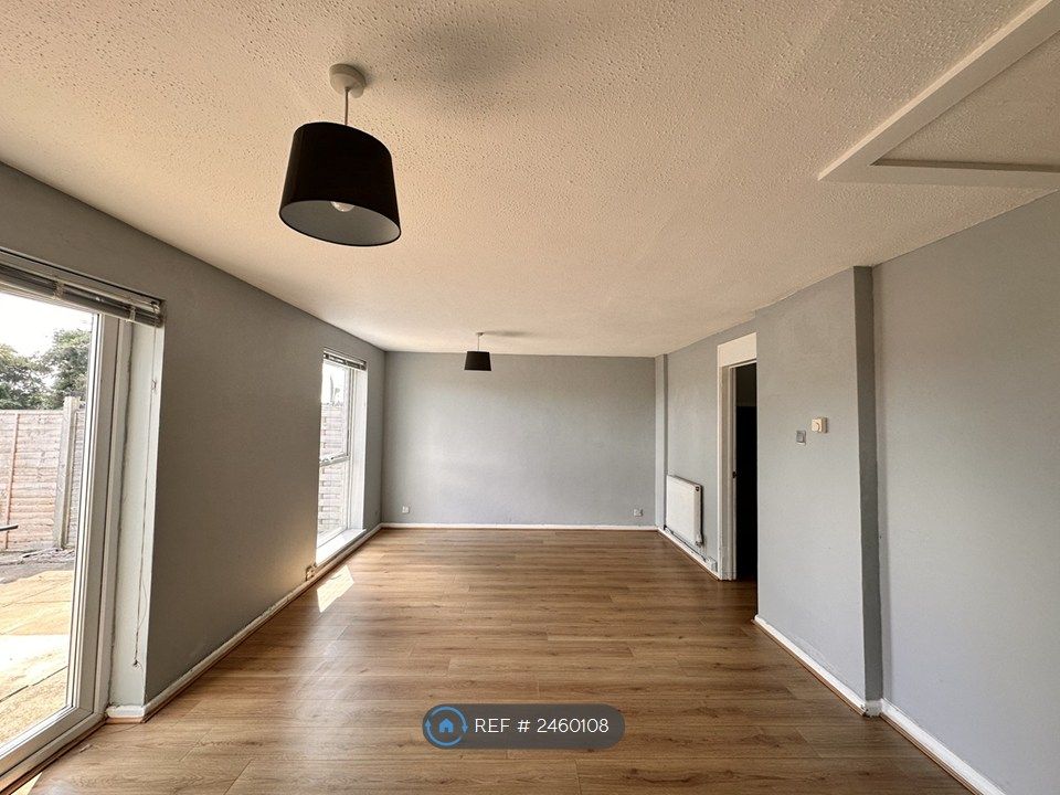 Property photo 3 of 17 Living Room