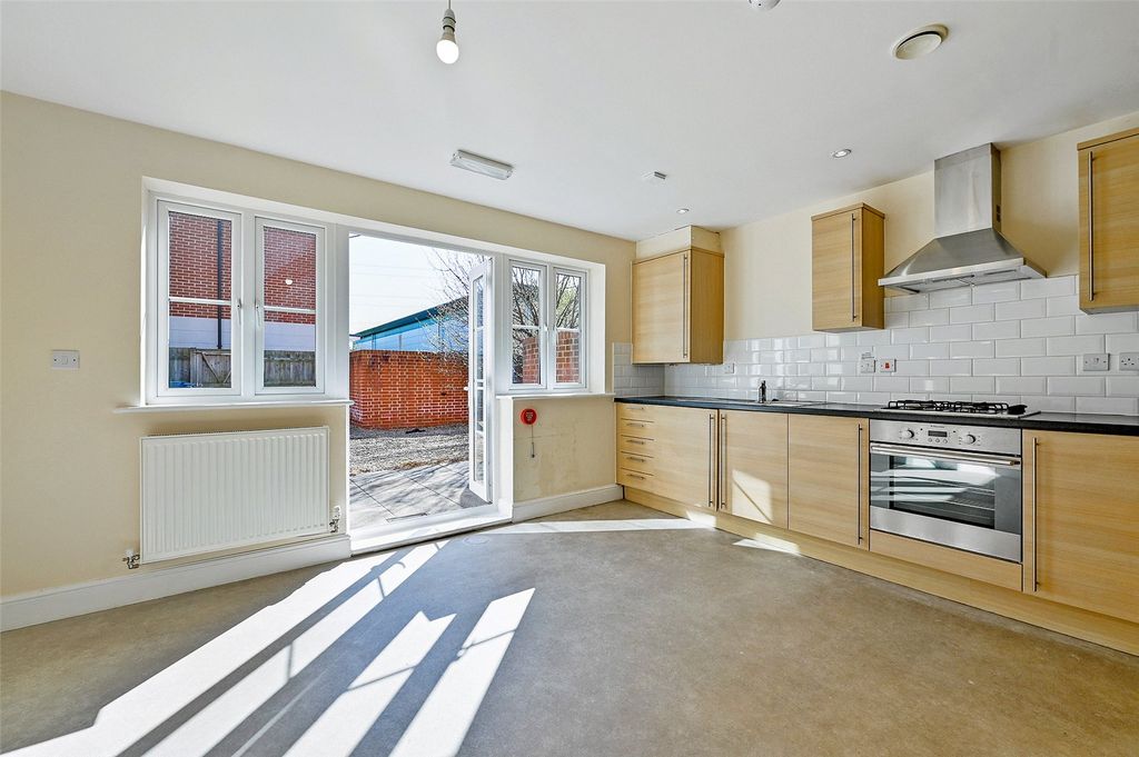 Property photo 2 of 11 Kitchen