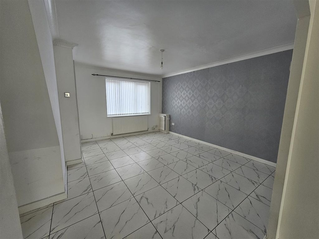 Property photo 2 of 10 1000058894.Jpg