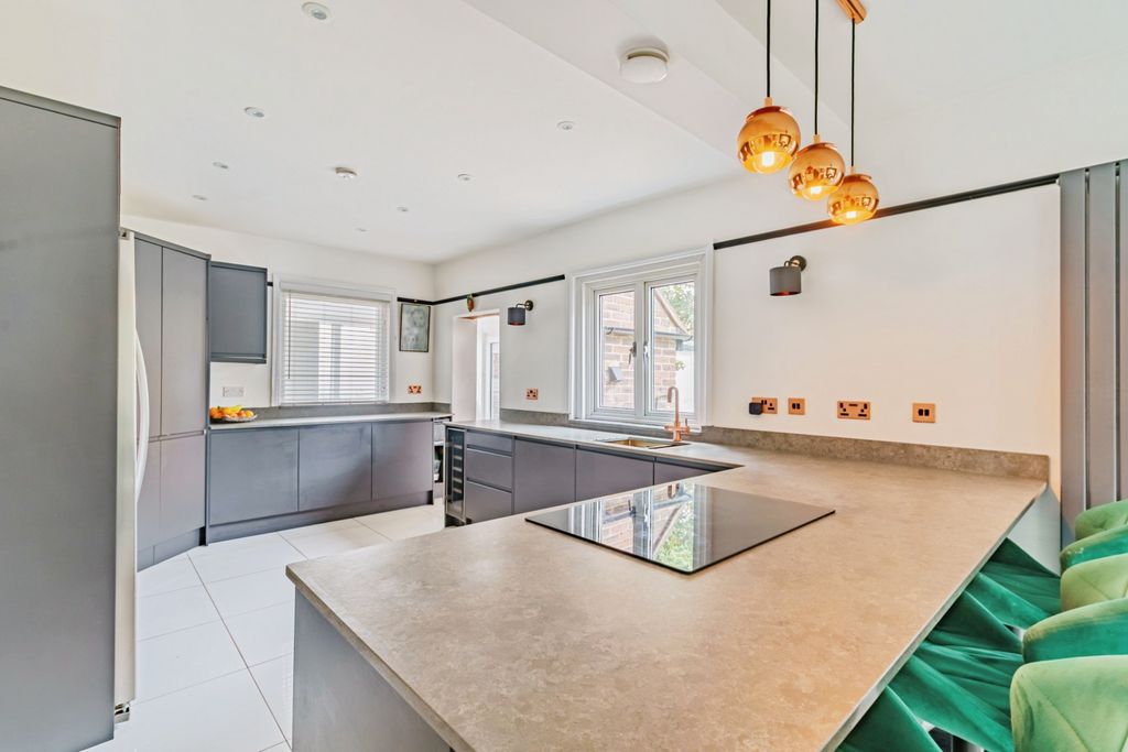 Property photo 2 of 17 Kitchen