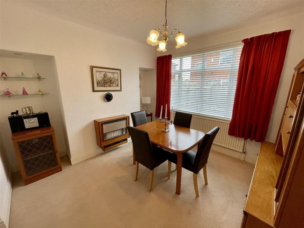 Property photo 3 of 9 Dining Room