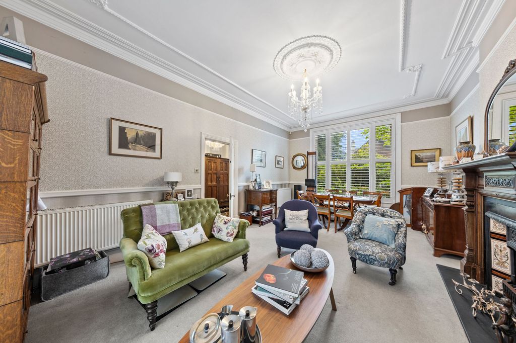 Property photo 2 of 32