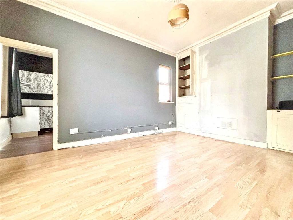 Property photo 2 of 13 Lounge