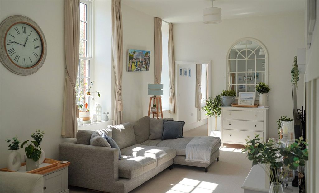 Property photo 2 of 30 Sitting Room