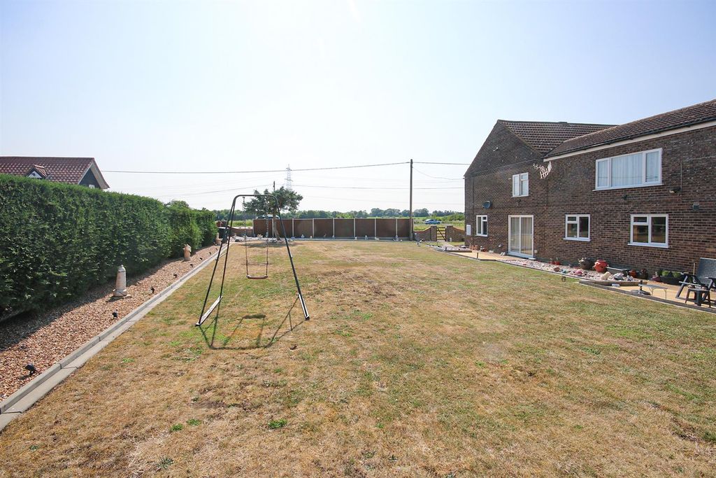 Property photo 2 of 19 Out6.Jpg