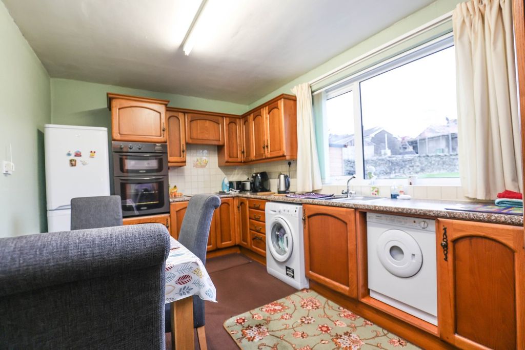 Property photo 3 of 15 Dining Kitchen