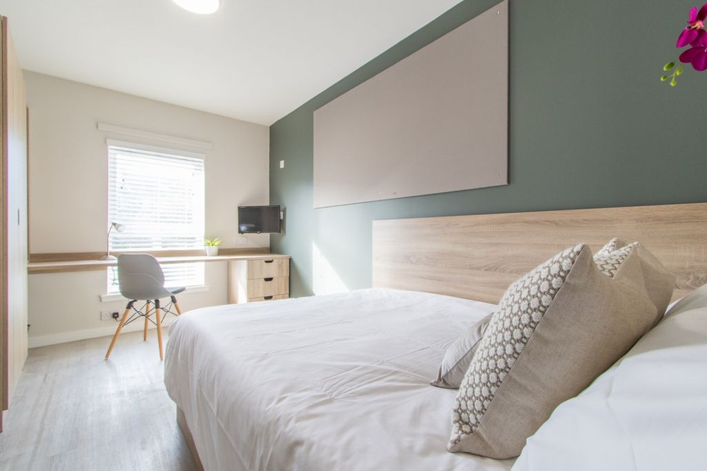 Property photo 3 of 13 Photo 2