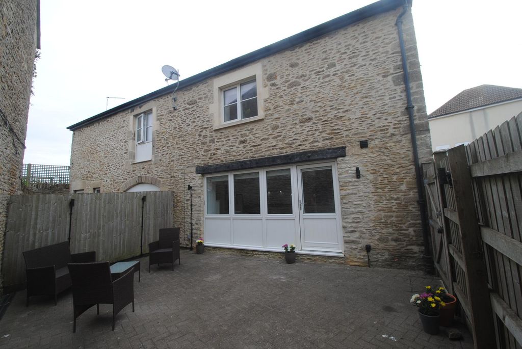 Property photo 1 of 9