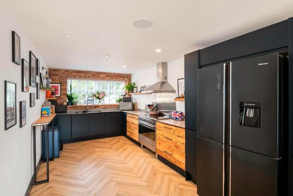 Property photo 3 of 22 Pinegardens19.Jpg