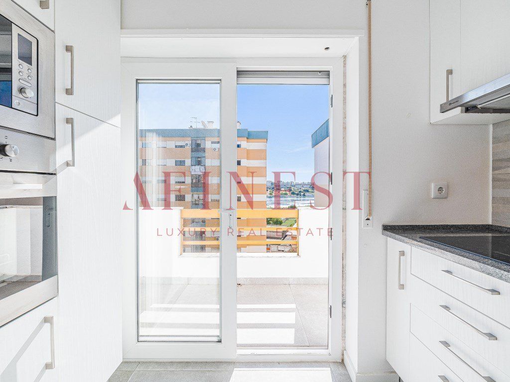 Property photo 1 of 43 Apartment T2 In Amora - Seixal