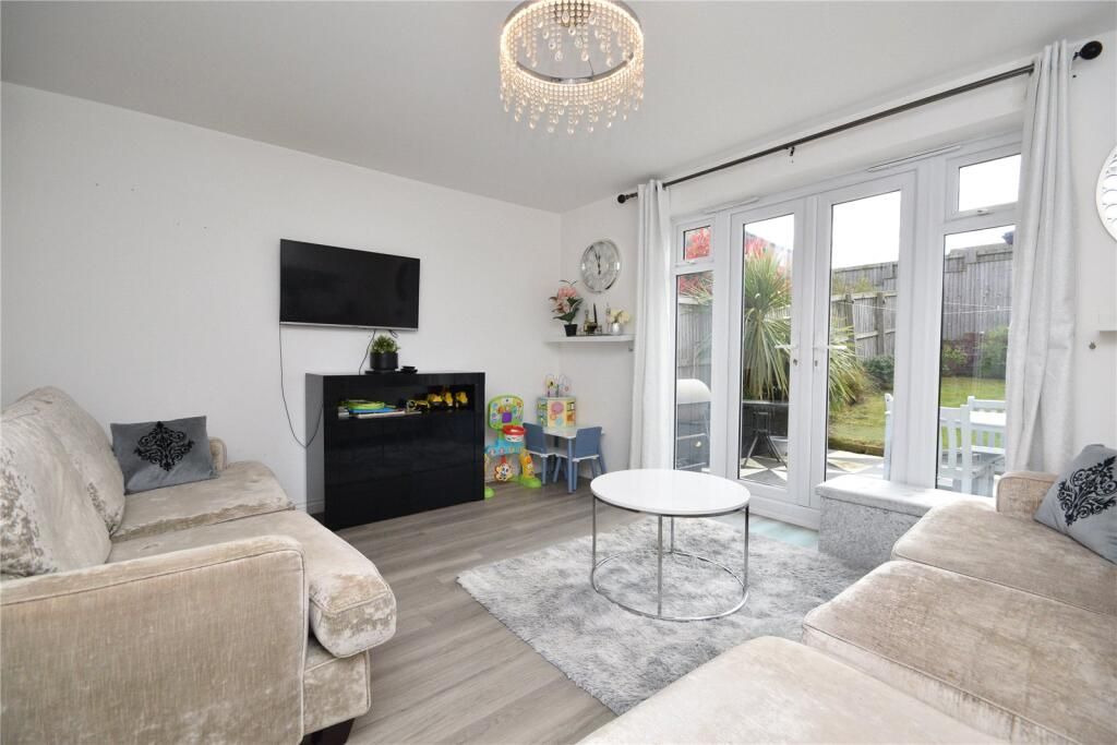 Property photo 1 of 10 3 Bed Detached House To Rent Estcots Drive, East Grinstead Rh19