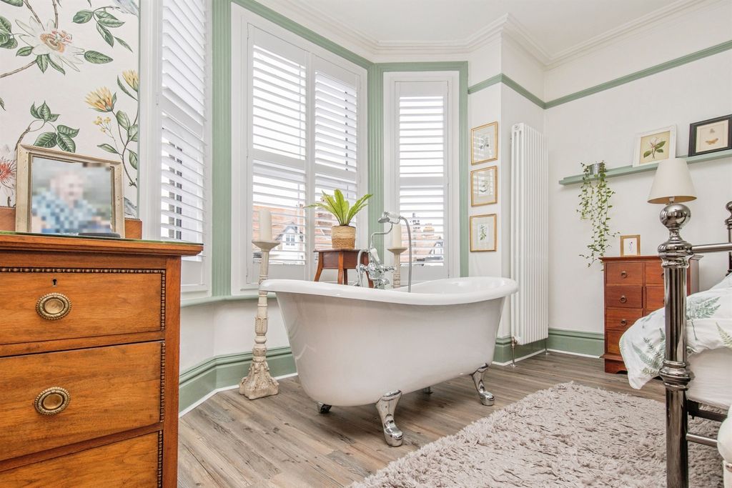 Additional image 13 of 6 bed semi-detached house for saleFronks Road, Harwich CO12