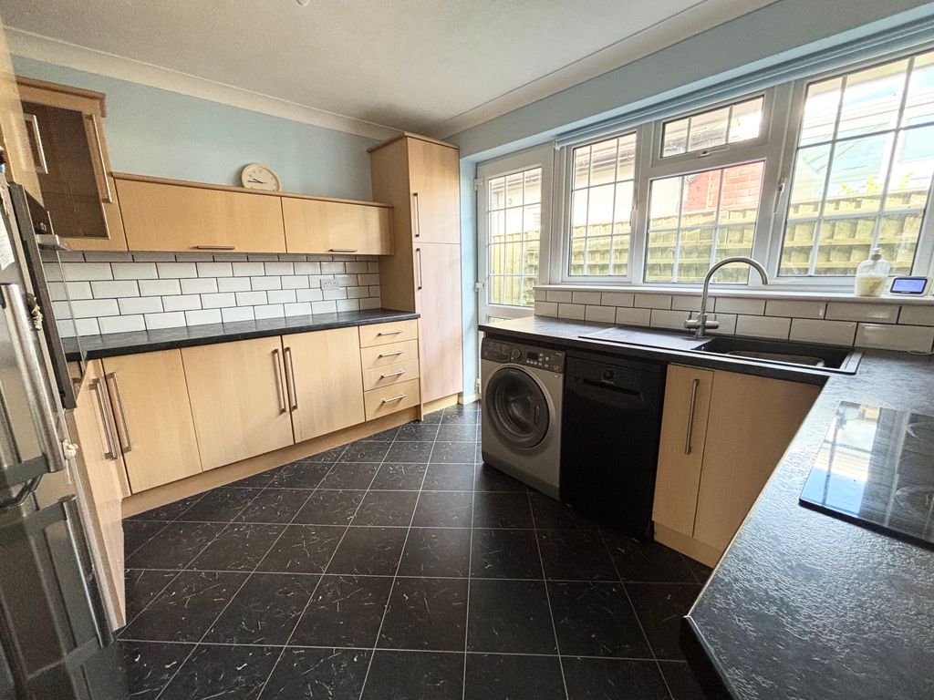 Property photo 3 of 14 Kitchen