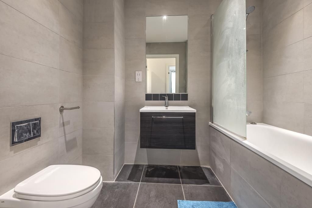 Property photo 2 of 4 Bathroom