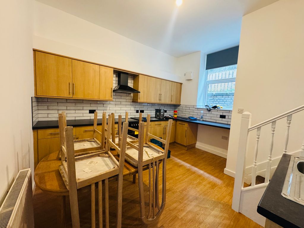 Property photo 2 of 5 Kitchen