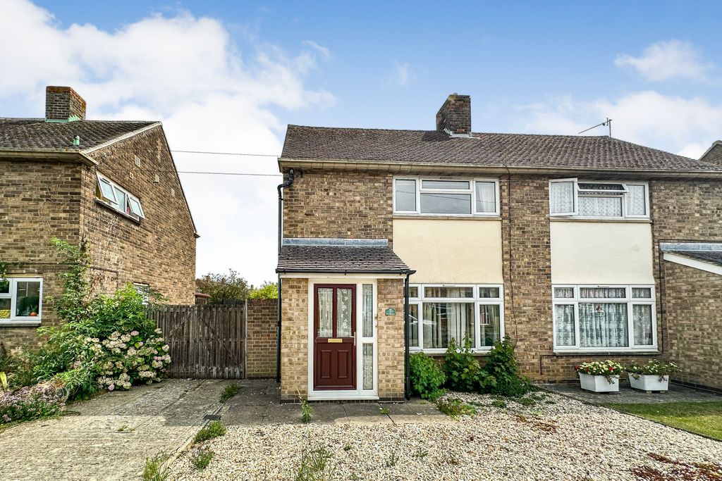 Property photo 2 of 20 5 Apley Way, Witney, Oxfordshire, Ox28 5Bj