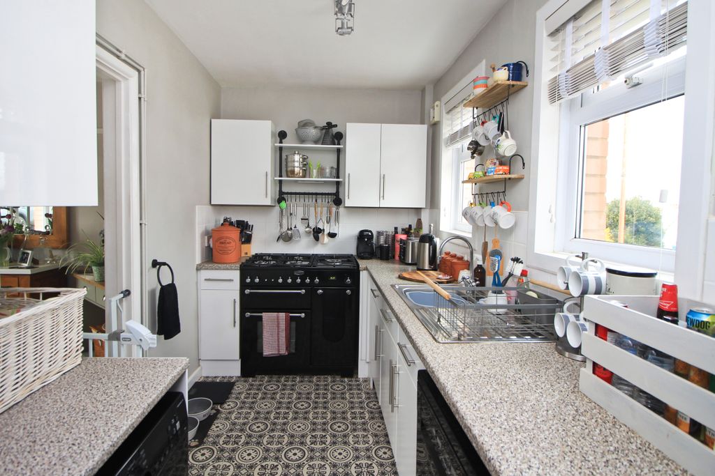 Property photo 2 of 17 Kitchen