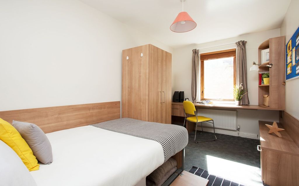 Property photo 1 of 6 Room 3.Jpeg